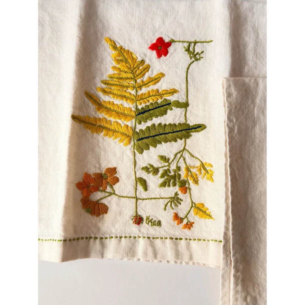 MCM Vera Neumann Vintage Linen Blend Fingertip Towels Embroidered Fern Set of 2